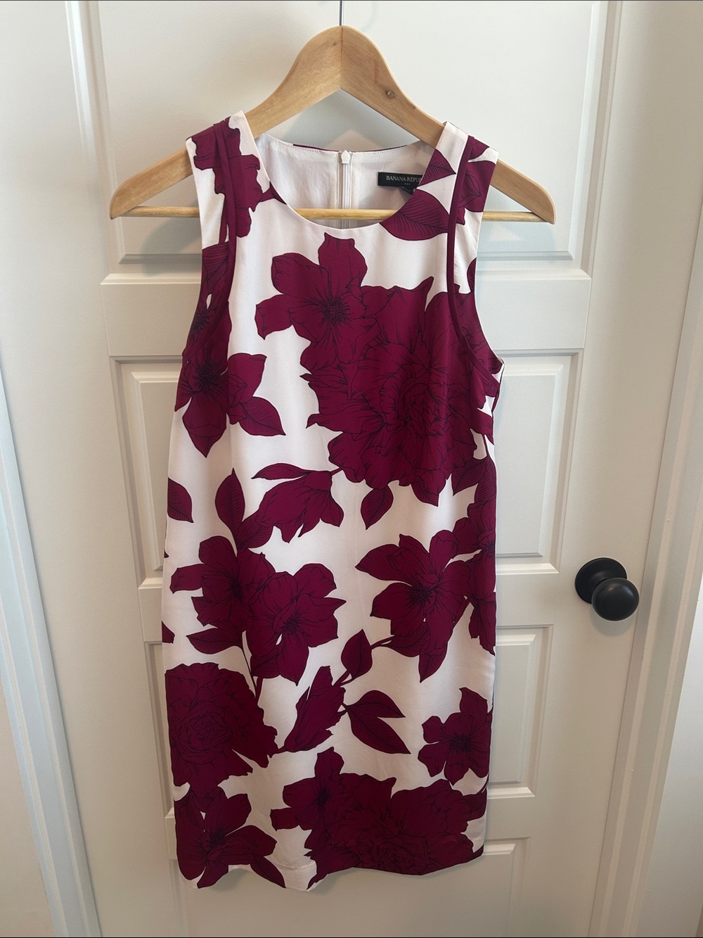 Banana Republic Sleeveless Sheeth Dress White with Burgundy Floral Print